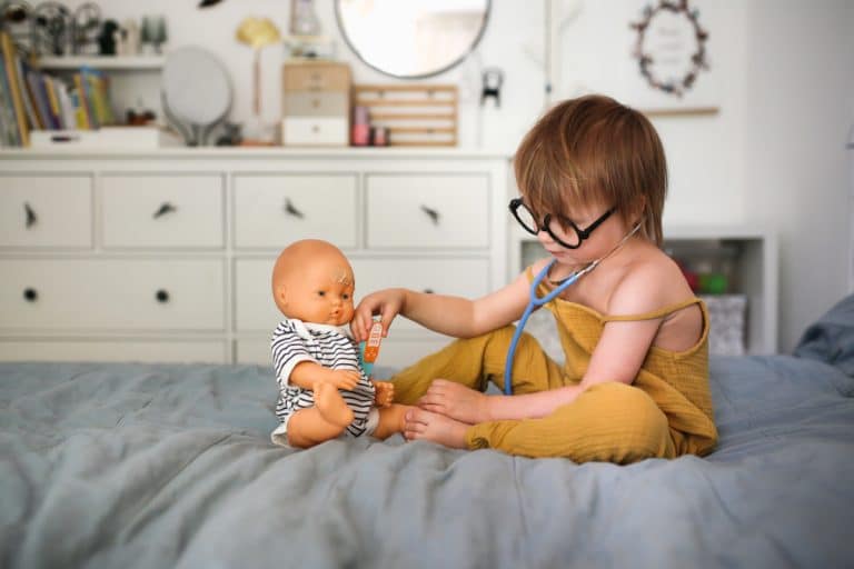 Effets positifs poupées enfants